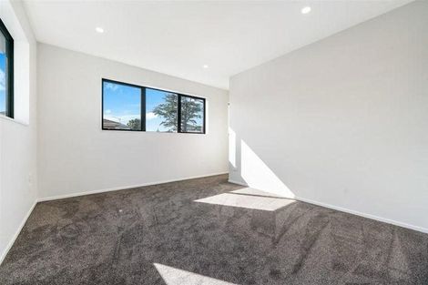 Photo of property in 76a Botany Road, Botany Downs, Auckland, 2010