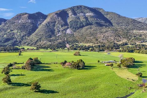 Photo of property in 230 Loop Road, East Takaka, Takaka, 7183