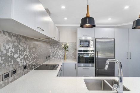 Photo of property in 2 Oscar Place, Whitianga, 3510