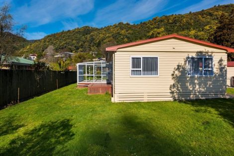 Photo of property in 48 Wairau Road, Picton, 7220