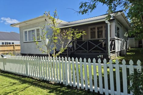 Photo of property in 2 Riverpark Crescent, Henderson, Auckland, 0610