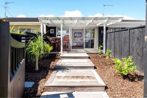 Photo of property in 1/33 Bramley Drive, Farm Cove, Auckland, 2012