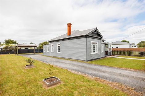 Photo of property in 10 Rira Street, Marton, 4710