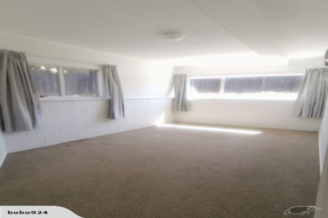 Photo of property in 5 Cockayne Crescent, Sunnynook, Auckland, 0620