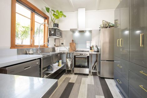 Photo of property in 180 Cambridge Road, Hillcrest, Hamilton, 3216