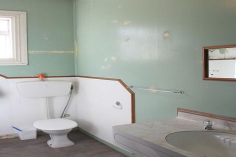 Photo of property in 1 Phillips Street, Kensington, Dunedin, 9011