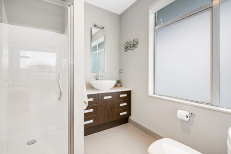 Photo of property in 39 Grand Drive, Orewa, 0931