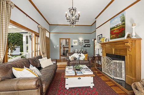 Photo of property in 2 Barton Road, Heretaunga, Upper Hutt, 5018