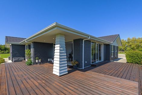 Photo of property in 2 Tutakarae Road, Kelvin Grove, Palmerston North, 4470