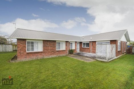 Photo of property in 5 Rosebank Avenue, Kelvin Grove, Palmerston North, 4414