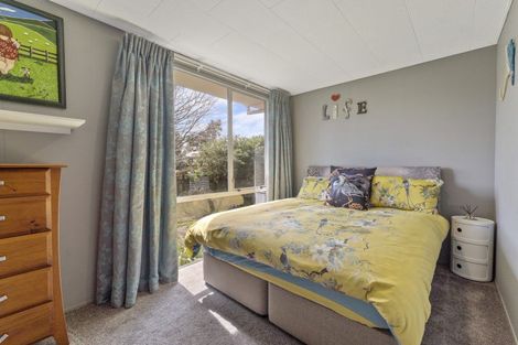 Photo of property in 6 Robert Grove, Paraparaumu, 5032