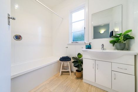 Photo of property in 4 Awatea Terrace, Hokowhitu, Palmerston North, 4410