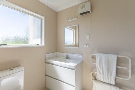 Photo of property in 7 Amokura Street, Waikanae, 5036