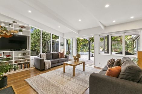 Photo of property in 17a Delhi Crescent, Khandallah, Wellington, 6035