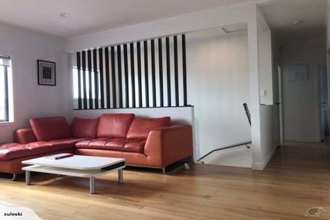 Photo of property in 2/4 Heath Avenue, Northcote, Auckland, 0627