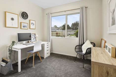 Photo of property in 12 Kahika Grove, Huapai, Kumeu, 0810