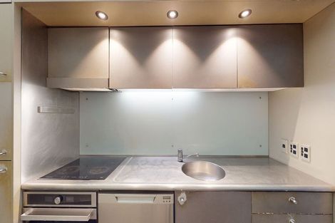 Photo of property in Gerondis Bldg Apartments, 410/60 Willis Street, Wellington Central, Wellington, 6011