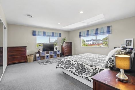 Photo of property in 5 Sumich Place, West Harbour, Auckland, 0618