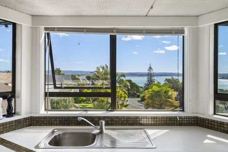 Photo of property in 1/64 Island Bay Road, Beach Haven, Auckland, 0626