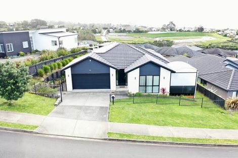 Photo of property in 21 Woodridge Drive, Stanmore Bay, Whangaparaoa, 0932