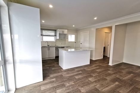 Photo of property in 2/31 Beaubank Road, Kelston, Auckland, 0602