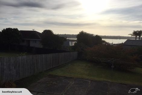 Photo of property in 105 Sylvan Avenue, Northcote, Auckland, 0627