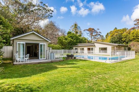 Photo of property in 41-43 Greenaway Road, Waikanae, 5036
