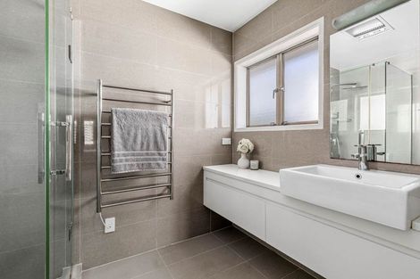 Photo of property in 23 Manutara Avenue, Forrest Hill, Auckland, 0620