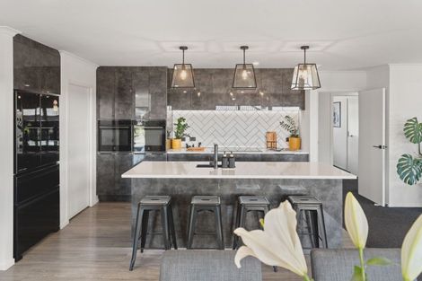 Photo of property in High Street South, Carterton, 5713