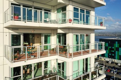 Photo of property in 12/72a Devonport Road, Tauranga, 3110