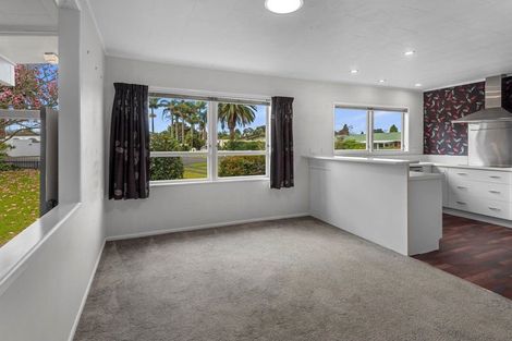 Photo of property in 10 Windsor Avenue, Waikanae, 5036