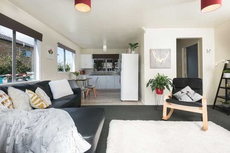 Photo of property in 2/36 Rimu Street, New Lynn, Auckland, 0600