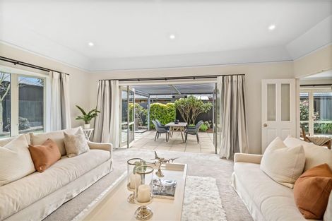 Photo of property in 43 Memorial Avenue, Ilam, Christchurch, 8053