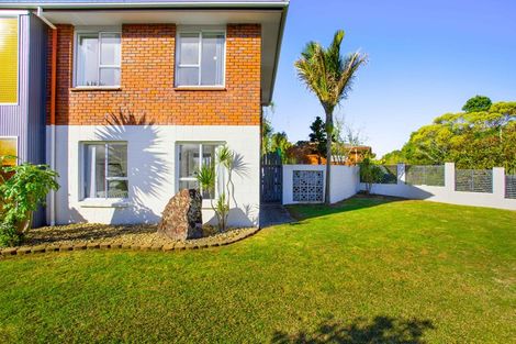 Photo of property in 22 Hartley Terrace, Massey, Auckland, 0614