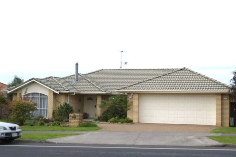 Photo of property in 186 Botany Road, Botany Downs, Auckland, 2010