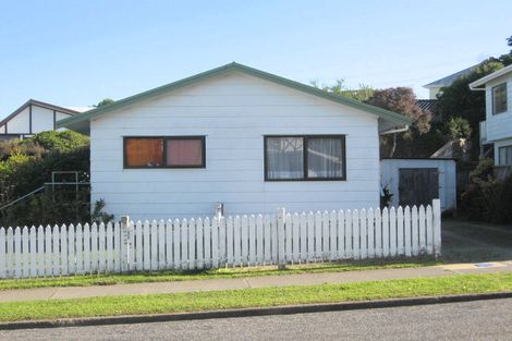 Photo of property in 41 Gloaming Hill, Titahi Bay, Porirua, 5022