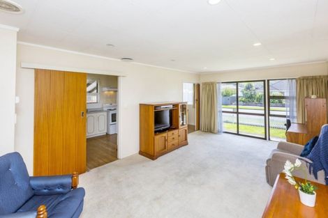 Photo of property in 2/50 Kowhai Avenue, Ebdentown, Upper Hutt, 5018