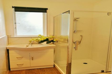 Photo of property in 9 Martin Place, Kelston, Auckland, 0602