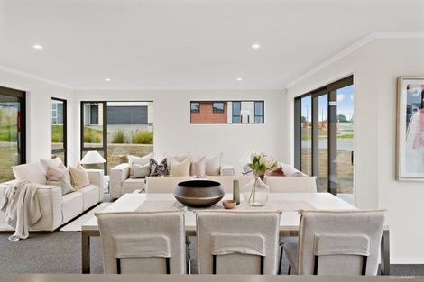 Photo of property in 76 Hayfield Way, Karaka, Papakura, 2113