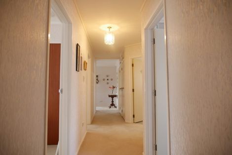 Photo of property in 6 Birdie Place, Red Beach, 0932