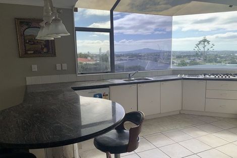 Photo of property in 2/19 Martin Crescent, Northcote, Auckland, 0627