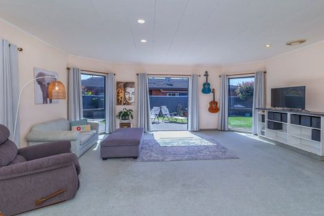 Photo of property in 17 Avon Street, Levin, 5510