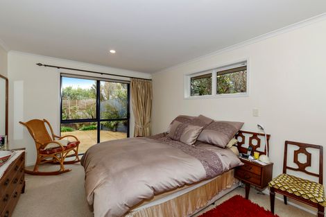 Photo of property in 11 Oratia Drive, Glen Eden, Auckland, 0602