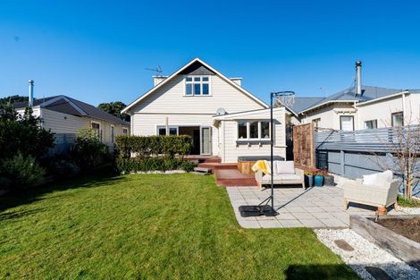 Photo of property in 180 Victoria Road, Saint Clair, Dunedin, 9012