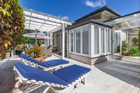 Photo of property in 214 Heatherlea Road East, Levin, 5571