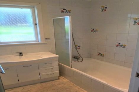 Photo of property in 39 Vera Road, Te Atatu South, Auckland, 0610