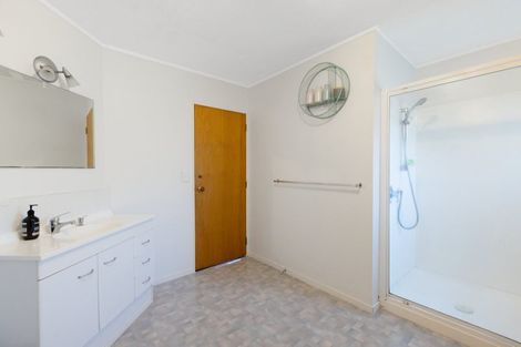 Photo of property in 18 Resolution Road, Welcome Bay, Tauranga, 3112