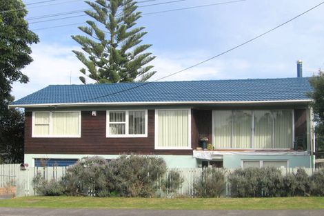 Photo of property in 220 Don Buck Road, Massey, Auckland, 0614