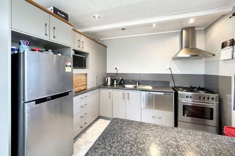 Photo of property in 33 Suzanne Grove, Kelvin Grove, Palmerston North, 4414