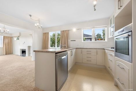 Photo of property in 27 Woodford Avenue, Henderson, Auckland, 0610